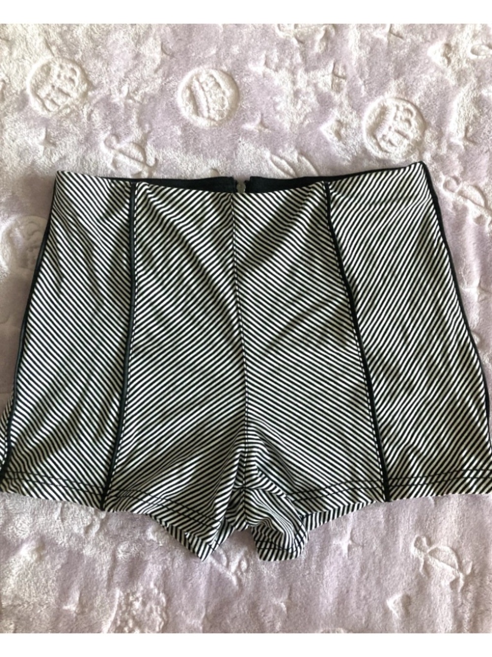 New bebe black white high waist zipper shorts